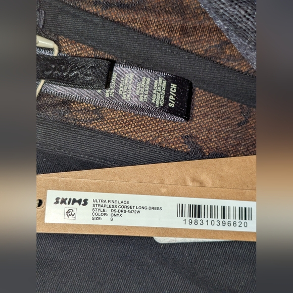 B10. NWT SKIMS ULTRA FINE LACE STRAPLESS CORSET LONG DRESS - Picture 12 of 14